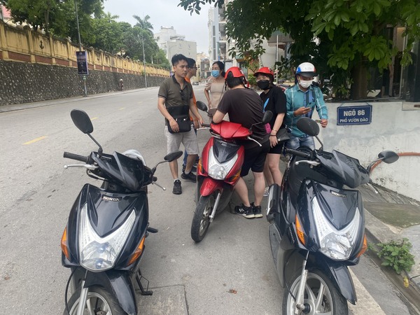 Ha Long the kissing rock